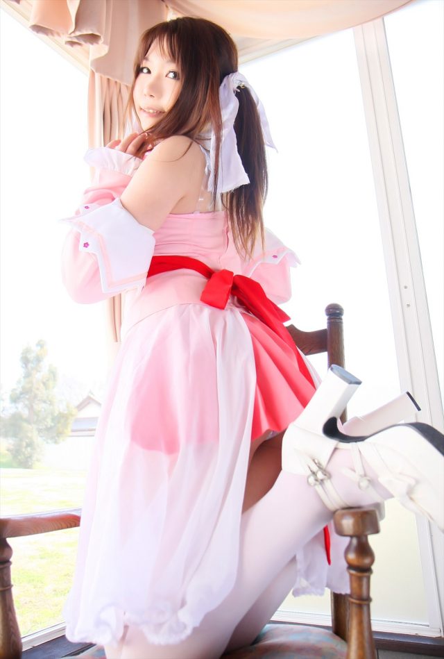 日暮りん パンチラや股間の食い込みがエロい 『Piaキャロット』 ウェイトレスのコスプレ画像