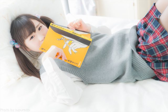 逢坂愛 制服コスプレでパンチラやハミ毛がエロい画像
