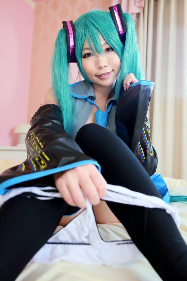 日暮りん ネギオナニーや食い込みパンチラがエロい 初音ミクのコスプレ画像