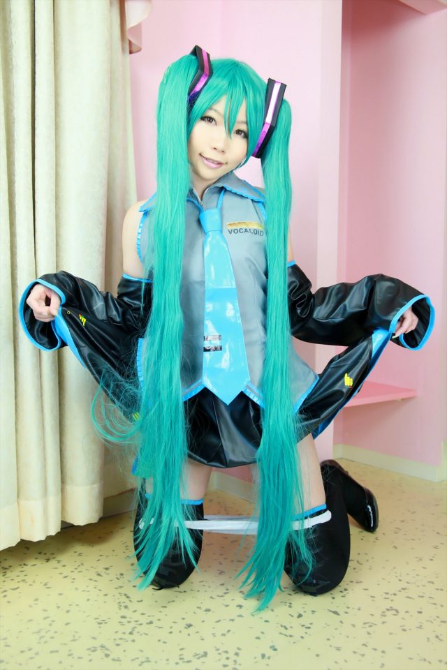 日暮りん ネギオナニーや食い込みパンチラがエロい 初音ミクのコスプレ画像