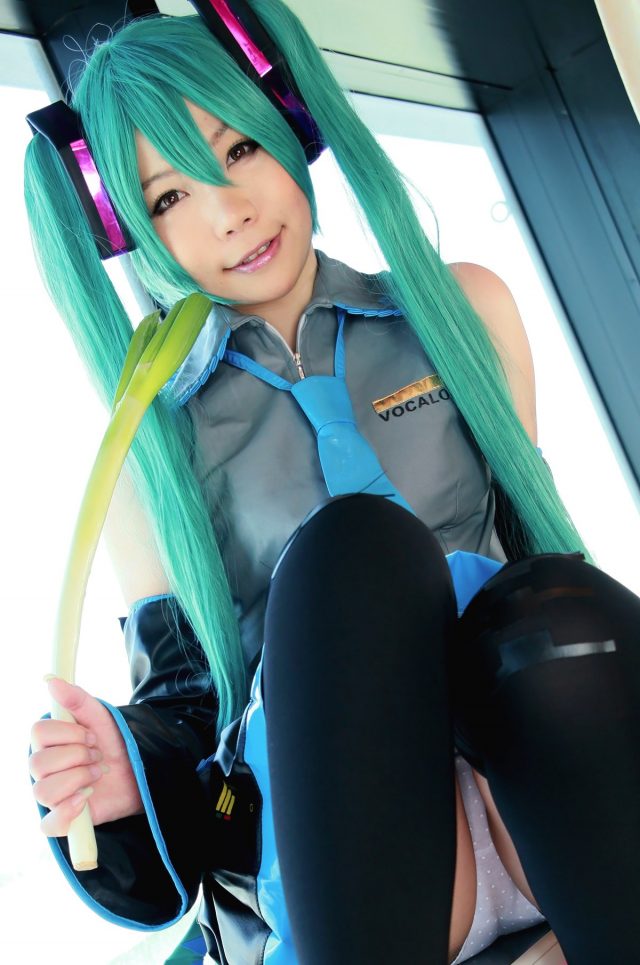 日暮りん ネギオナニーや食い込みパンチラがエロい 初音ミクのコスプレ画像