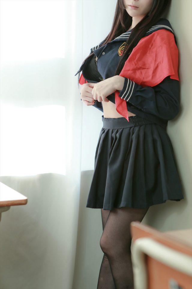コスプレイヤー るしゃ 黒ストッキング セーラー服 コスプレ エロ画像