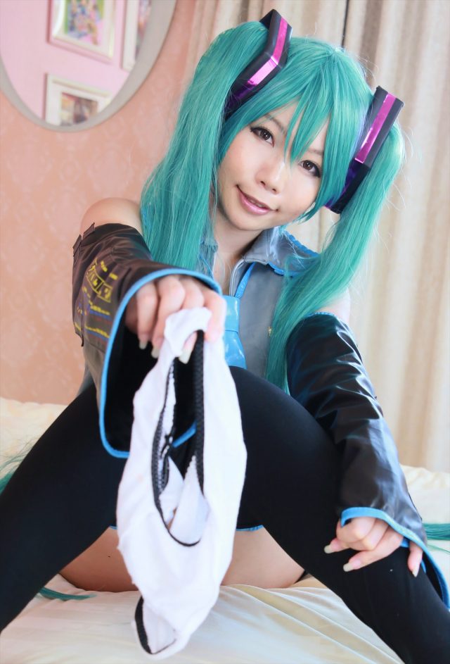 日暮りん ネギオナニーや食い込みパンチラがエロい 初音ミクのコスプレ画像