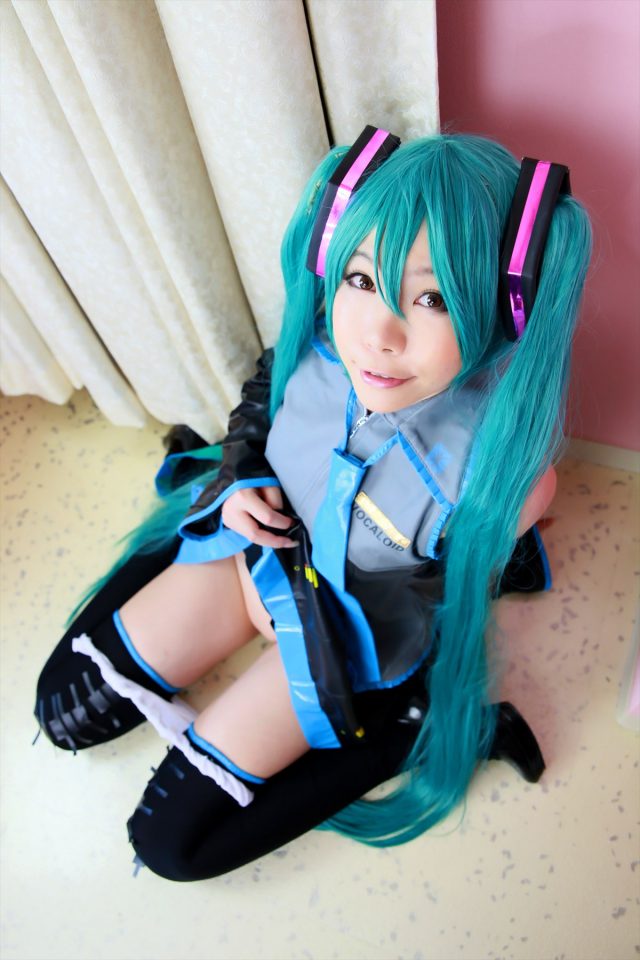 日暮りん ネギオナニーや食い込みパンチラがエロい 初音ミクのコスプレ画像