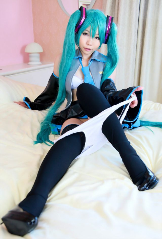 日暮りん ネギオナニーや食い込みパンチラがエロい 初音ミクのコスプレ画像