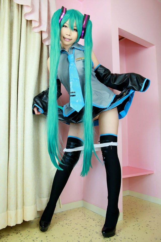 日暮りん ネギオナニーや食い込みパンチラがエロい 初音ミクのコスプレ画像