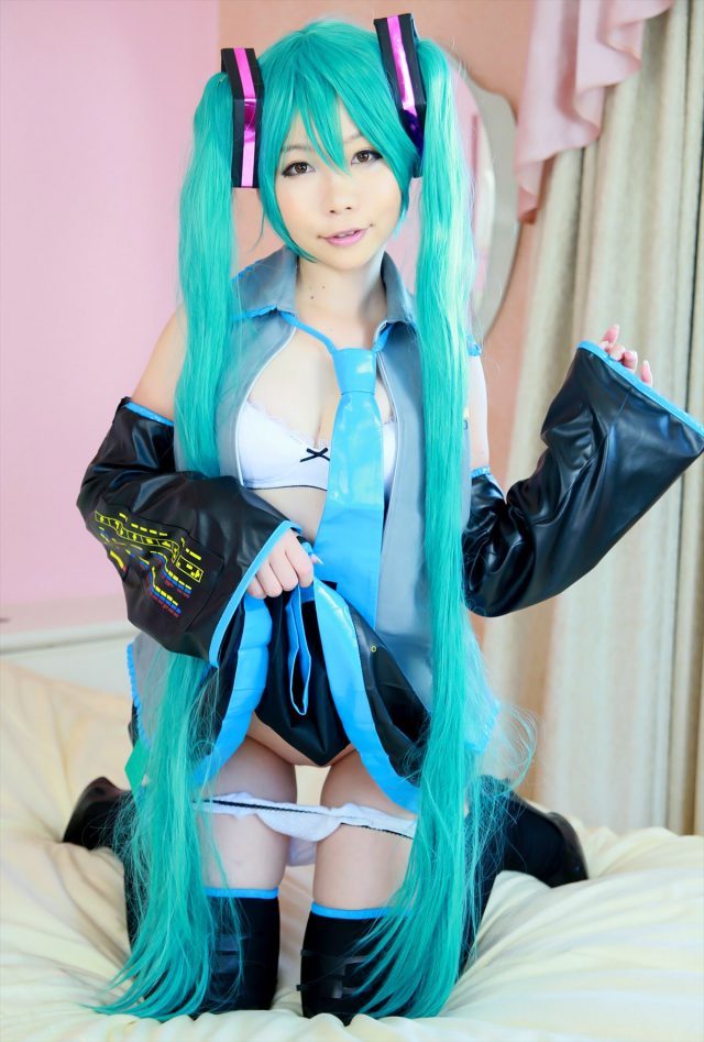 日暮りん ネギオナニーや食い込みパンチラがエロい 初音ミクのコスプレ画像