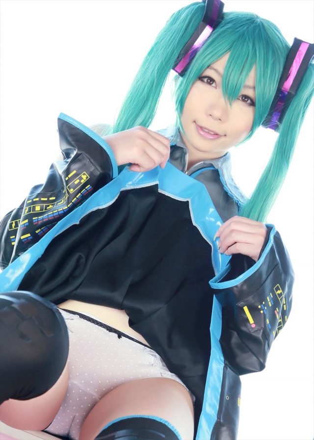 日暮りん ネギオナニーや食い込みパンチラがエロい 初音ミクのコスプレ画像
