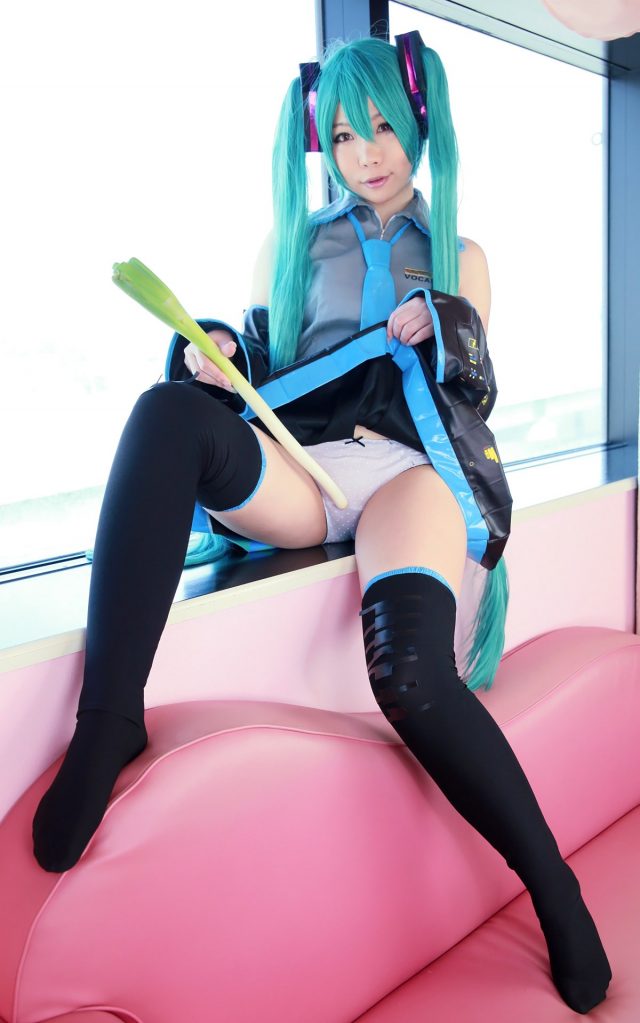 日暮りん ネギオナニーや食い込みパンチラがエロい 初音ミクのコスプレ画像