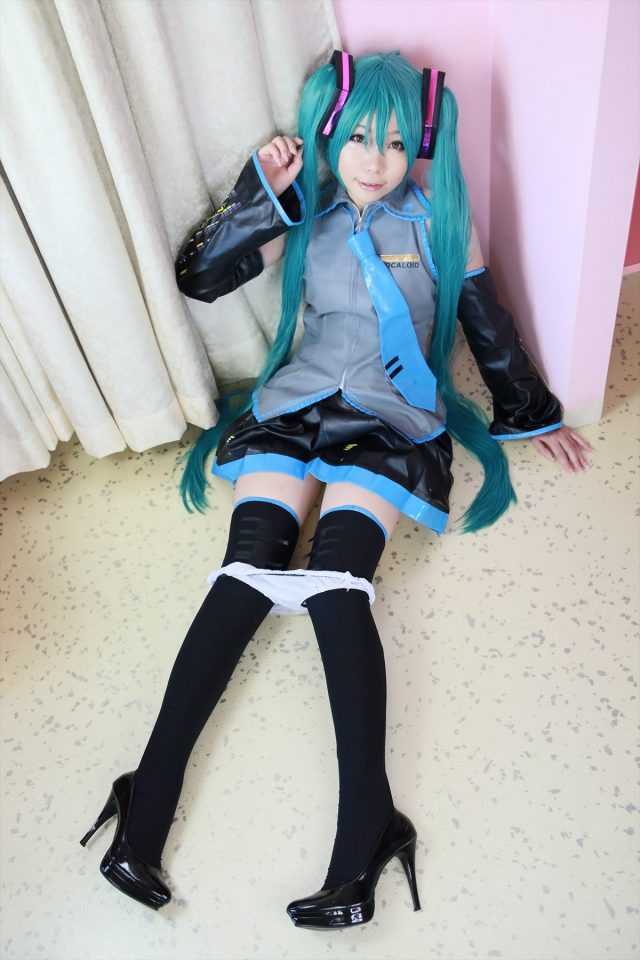 日暮りん ネギオナニーや食い込みパンチラがエロい 初音ミクのコスプレ画像