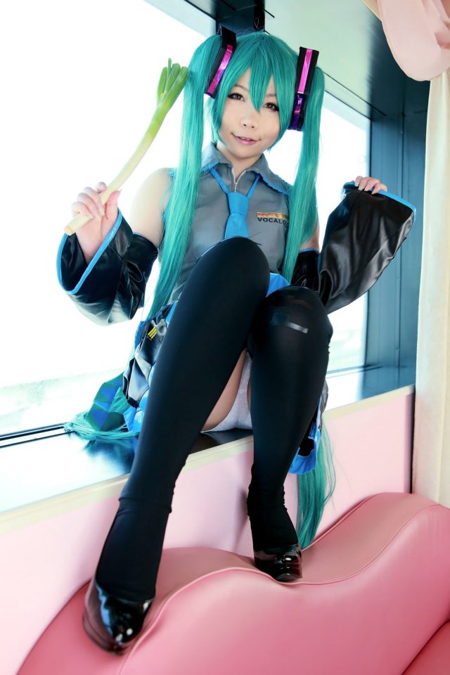 日暮りん ネギオナニーや食い込みパンチラがエロい 初音ミクのコスプレ画像