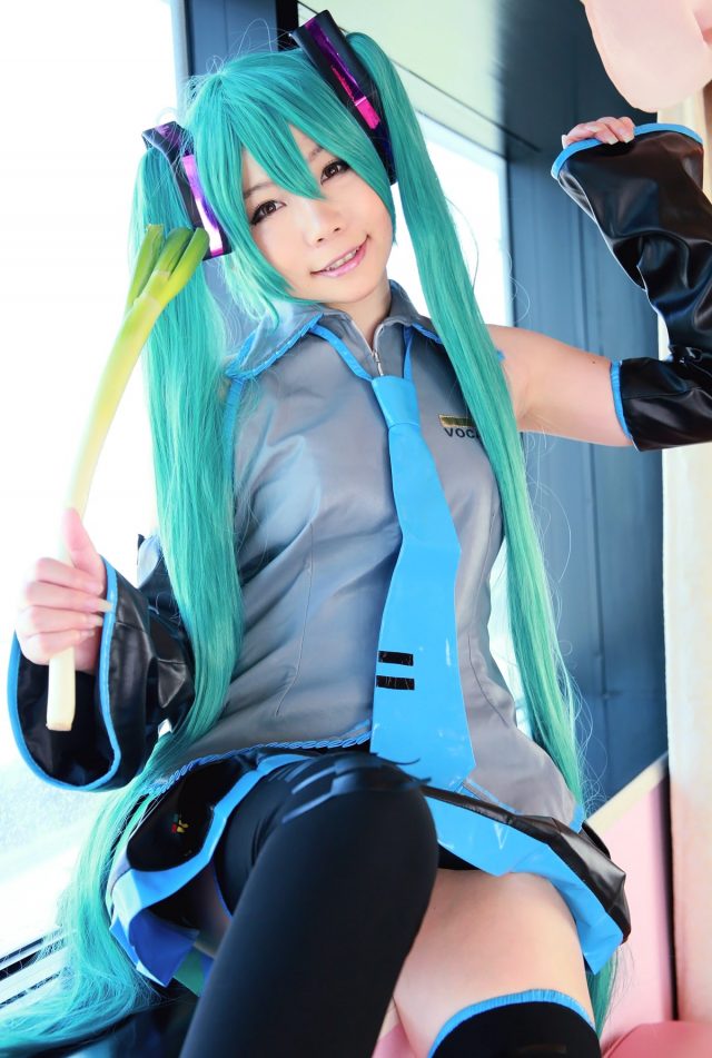 日暮りん ネギオナニーや食い込みパンチラがエロい 初音ミクのコスプレ画像