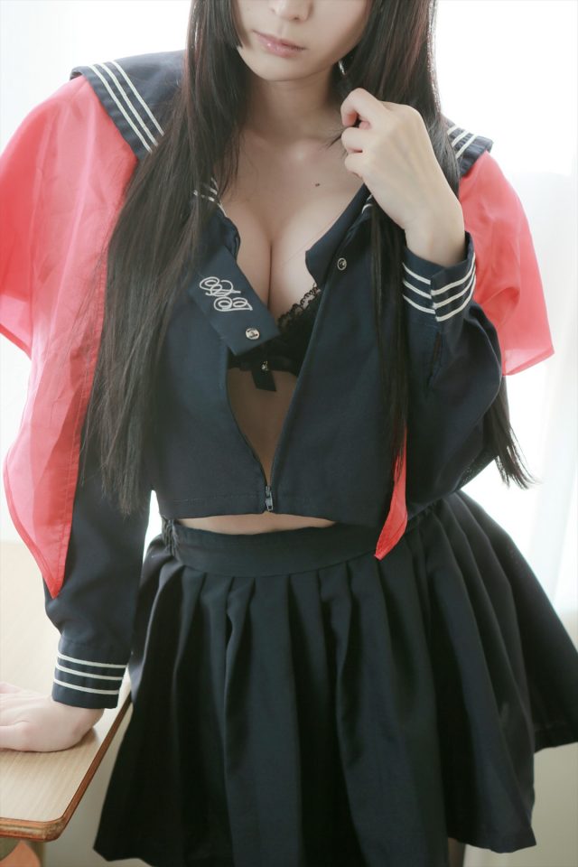 コスプレイヤー るしゃ 黒ストッキング セーラー服 コスプレ エロ画像