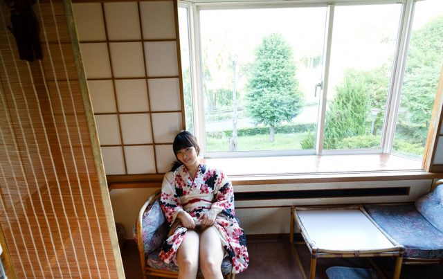 由愛可奈（ゆめかな） 浴衣コスプレ 開けた浴衣から乳首やマン毛が丸見えのエロ画像