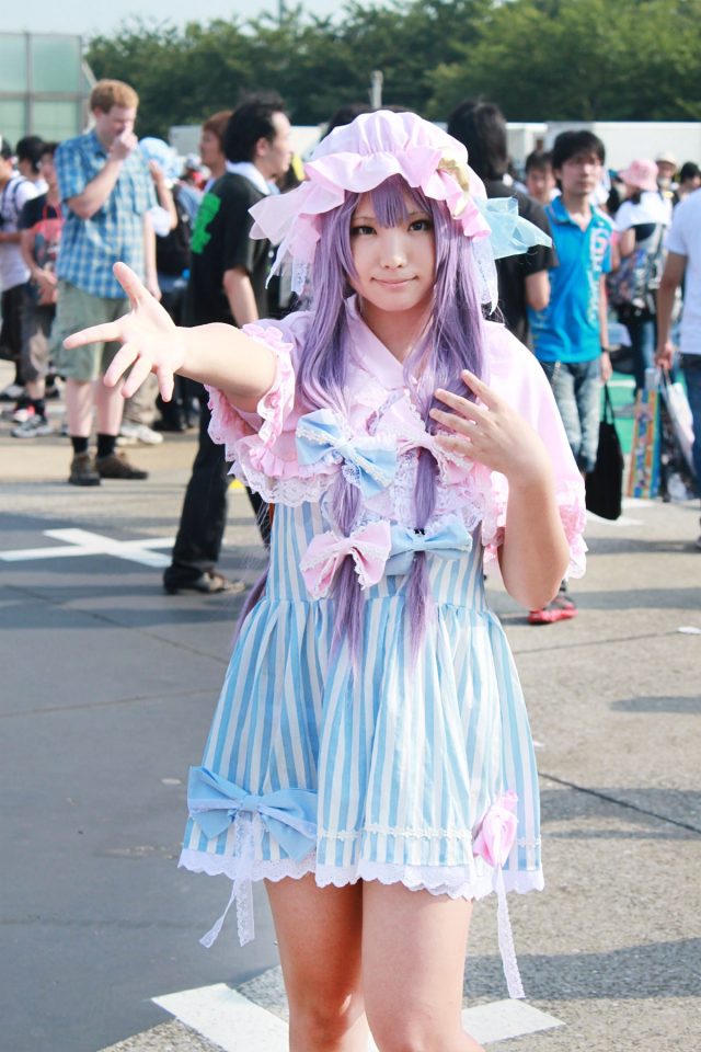 えなこ ムチムチな太ももが衣装から露出したパチュリーコスプレがエロい画像