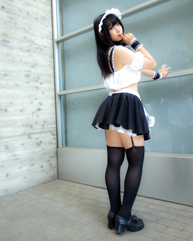 えなこ ムチムチな太ももが衣装から露出したメイドのコスプレがエロい画像