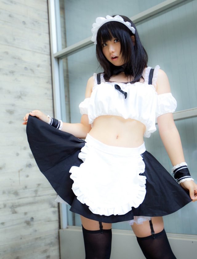 えなこ ムチムチな太ももが衣装から露出したメイドのコスプレがエロい画像
