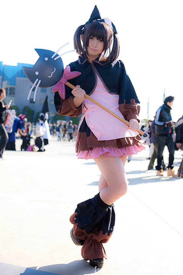 えなこ ムチムチな太ももが衣装から露出した黒猫のコスプレがエロい画像