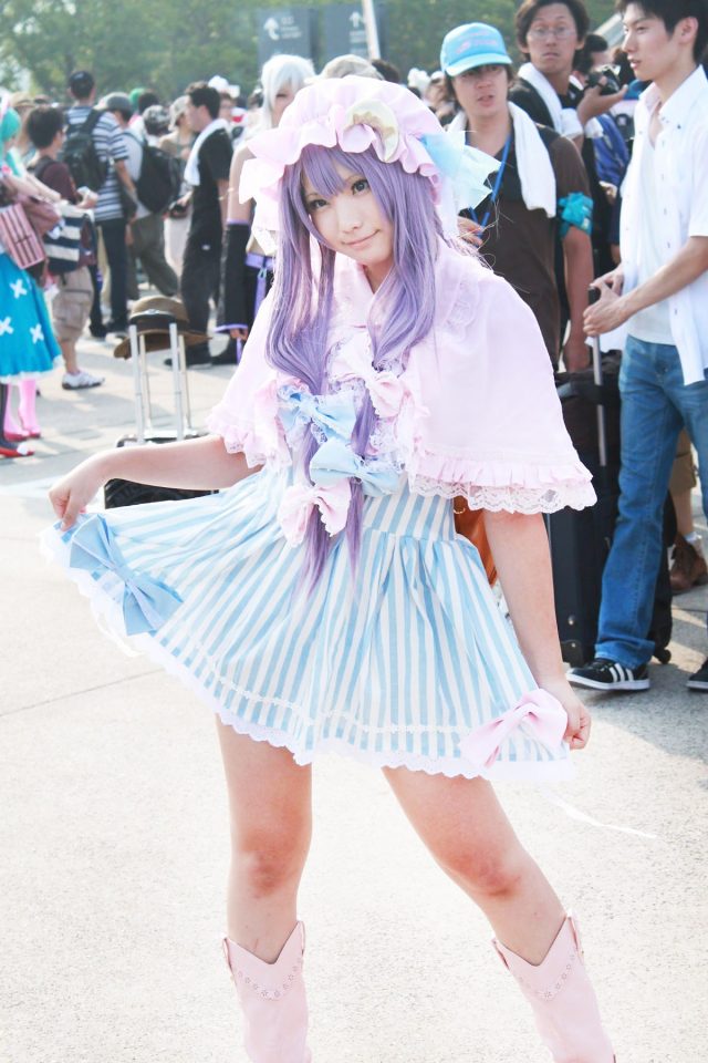 えなこ ムチムチな太ももが衣装から露出したパチュリーコスプレがエロい画像