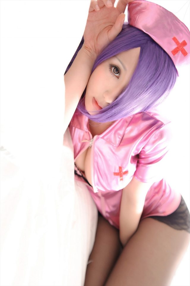 コスプレイヤー キバしい パンストから透けたTバックがエロい『一騎当千』関羽雲長のナースコスプレ画像