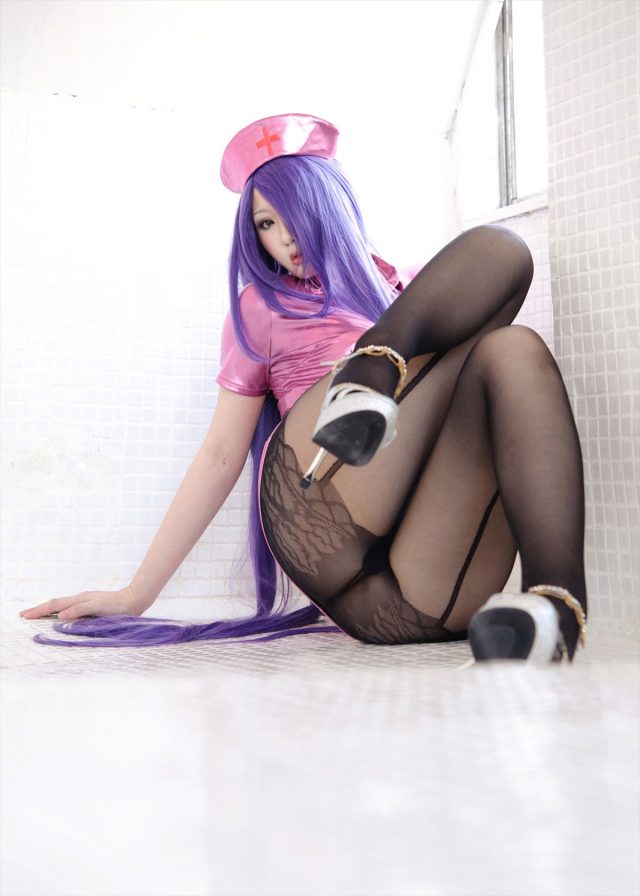 コスプレイヤー キバしい パンストから透けたTバックがエロい『一騎当千』関羽雲長のナースコスプレ画像