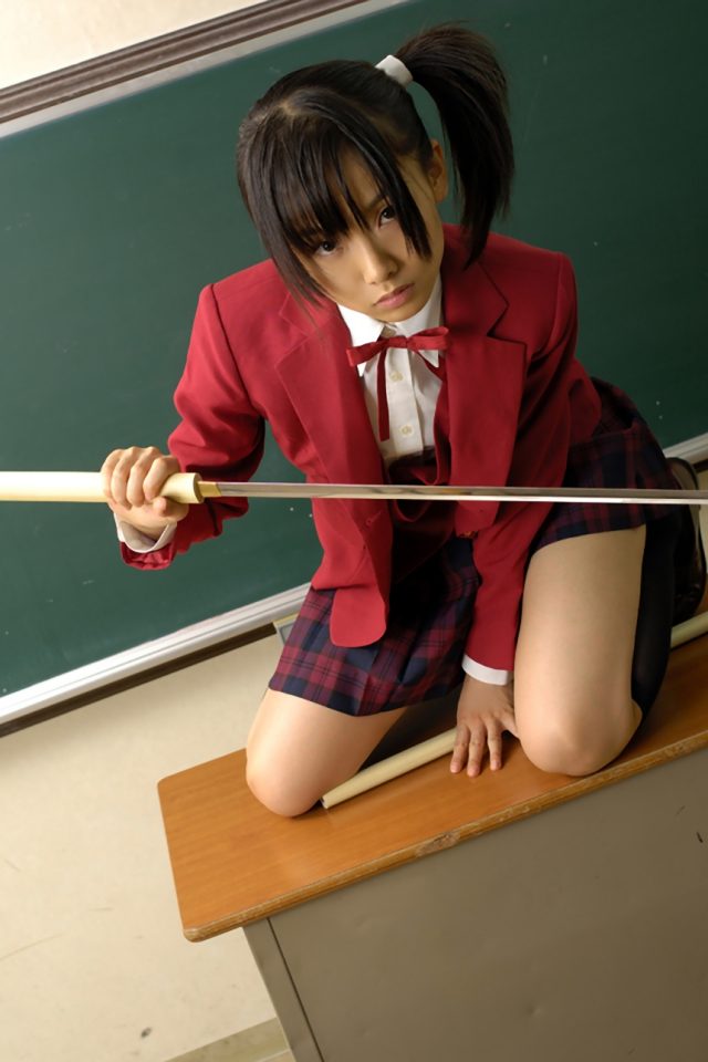 コスプレイヤー松永亜矢香(まつながあやか) 『魔法先生ネギま』 パンチラしそうな際どいポーズがエロい桜咲刹那の制服コスプレ画像