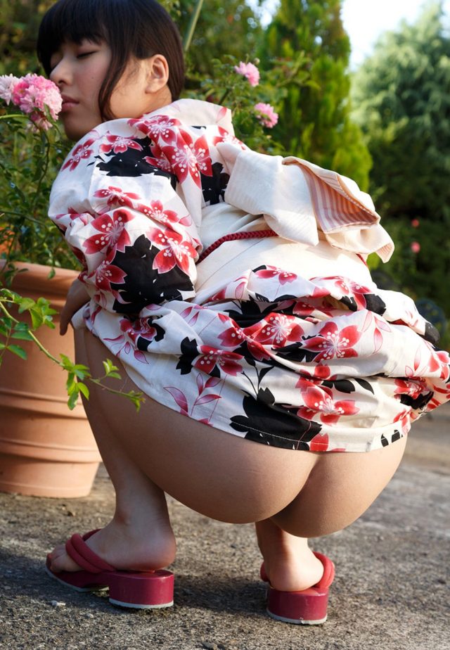 由愛可奈（ゆめかな） 浴衣コスプレ 開けた浴衣から乳首やマン毛が丸見えのエロ画像