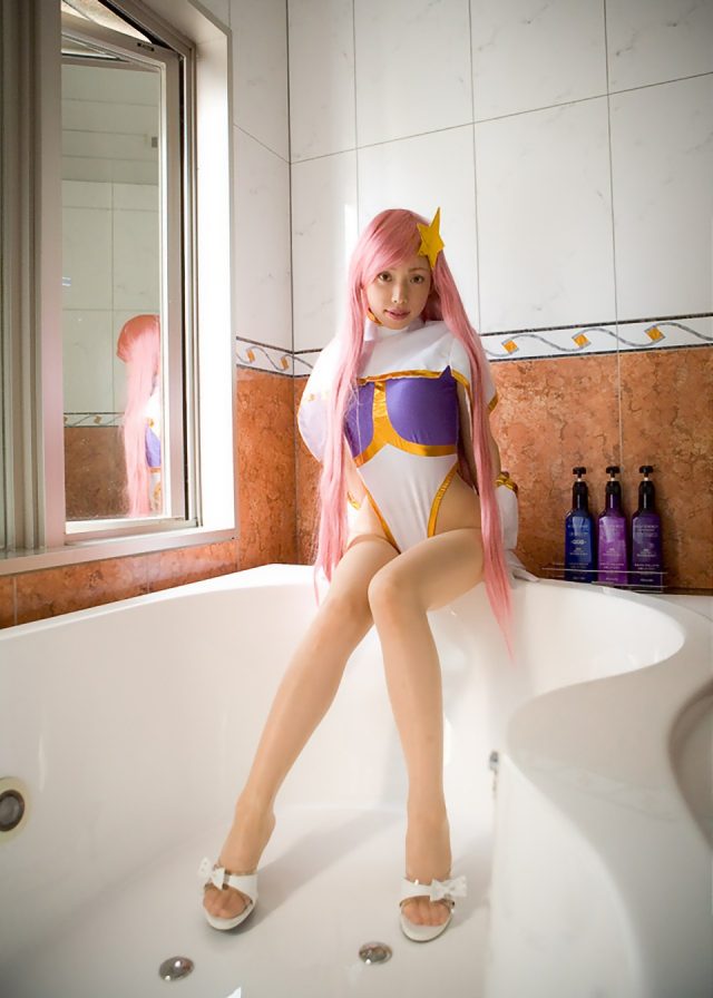 コスプレイヤー 岸本薫 ハイレグの食い込みがエロい! 『ガンダムSEED DESTINY』 ミーアのコスプレ画像