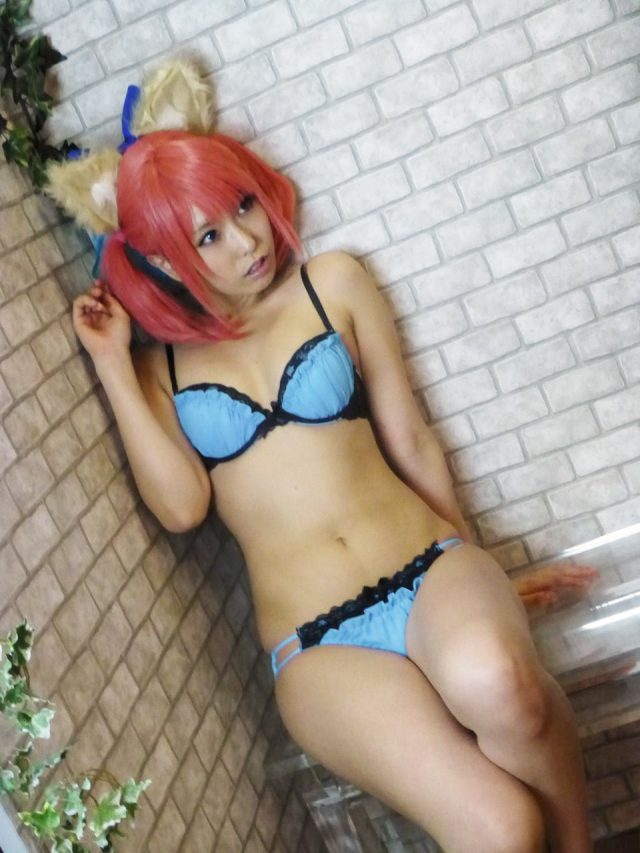 有村千佳 パンチラがエロい『Fate/EXTRA』キャスターのコスプレ画像