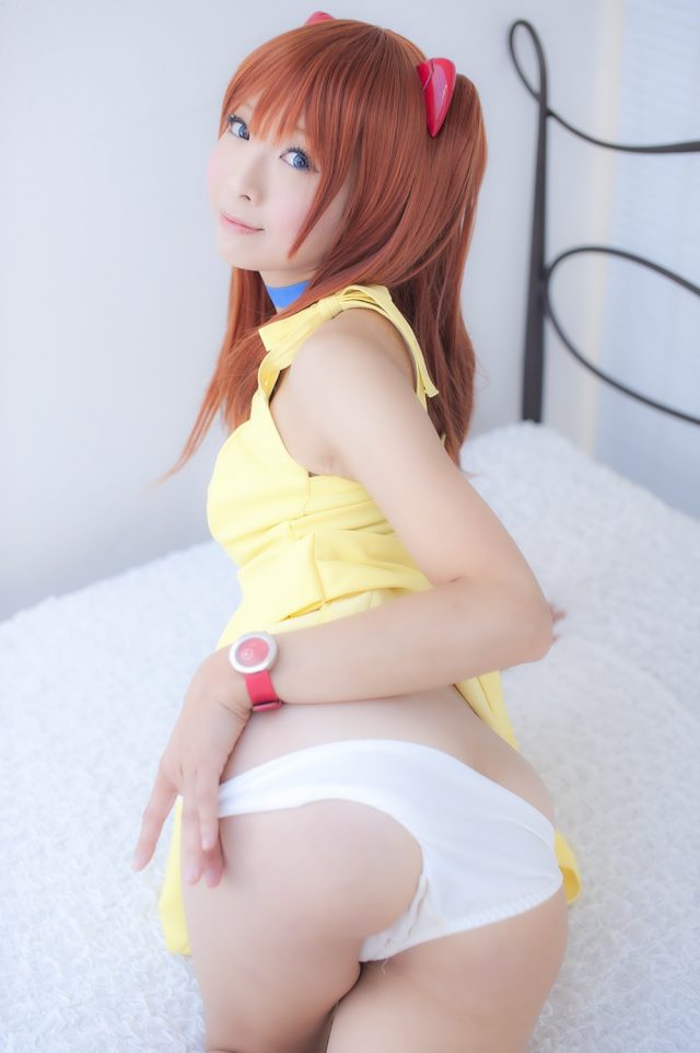 コスプレイヤー 真白ゆき 食い込んだパンツがエロい アスカ（新世紀エヴァンゲリオン）の私服コスプレ画像