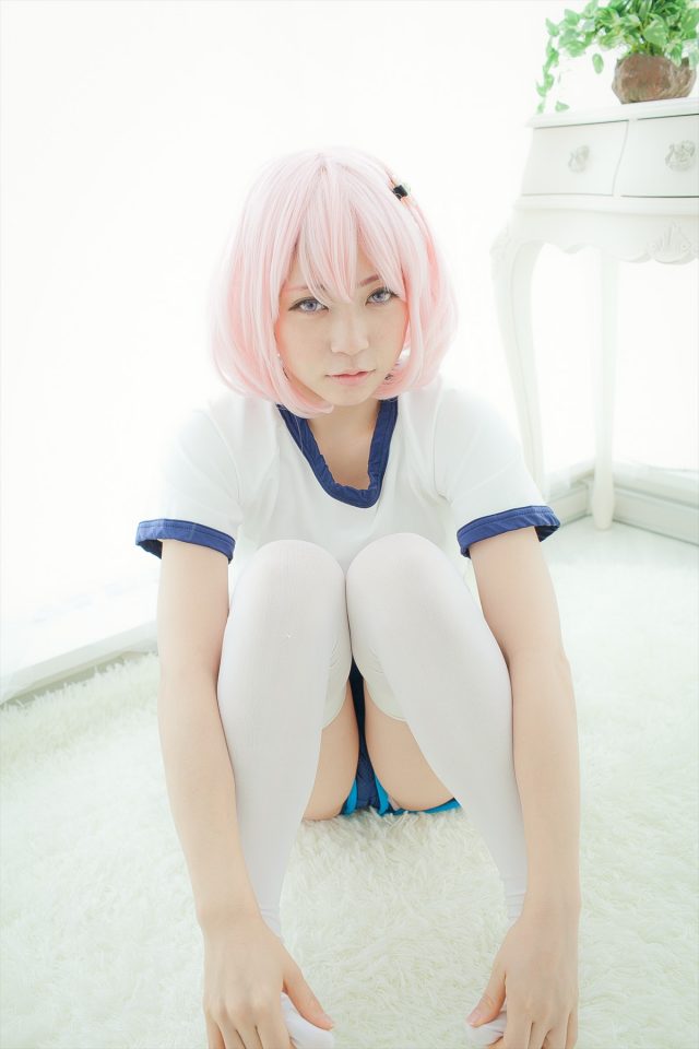 To LOVEる モモ・ベリア・デビルークの体操服コスプレでパンチラやパン線がエロい画像