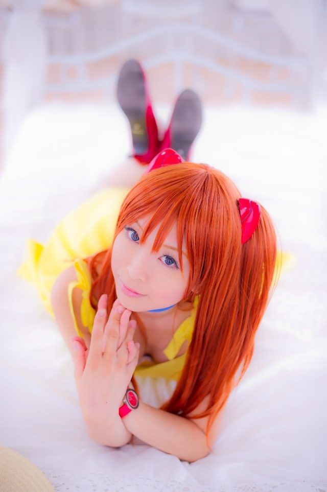 コスプレイヤー 真白ゆき 食い込んだパンツがエロい アスカ（新世紀エヴァンゲリオン）の私服コスプレ画像