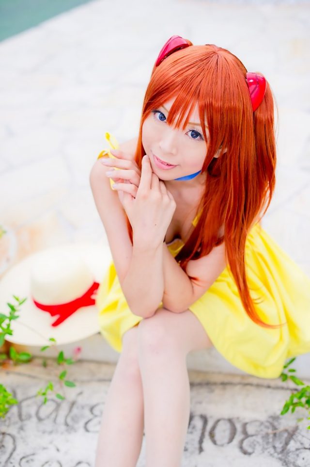 コスプレイヤー 真白ゆき 食い込んだパンツがエロい アスカ（新世紀エヴァンゲリオン）の私服コスプレ画像