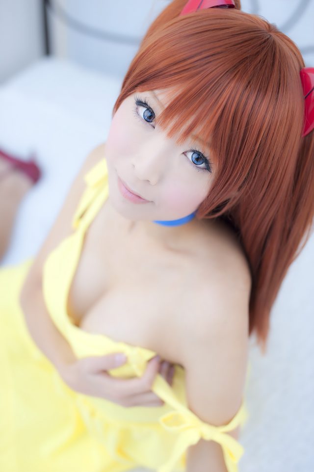 コスプレイヤー 真白ゆき 食い込んだパンツがエロい アスカ（新世紀エヴァンゲリオン）の私服コスプレ画像