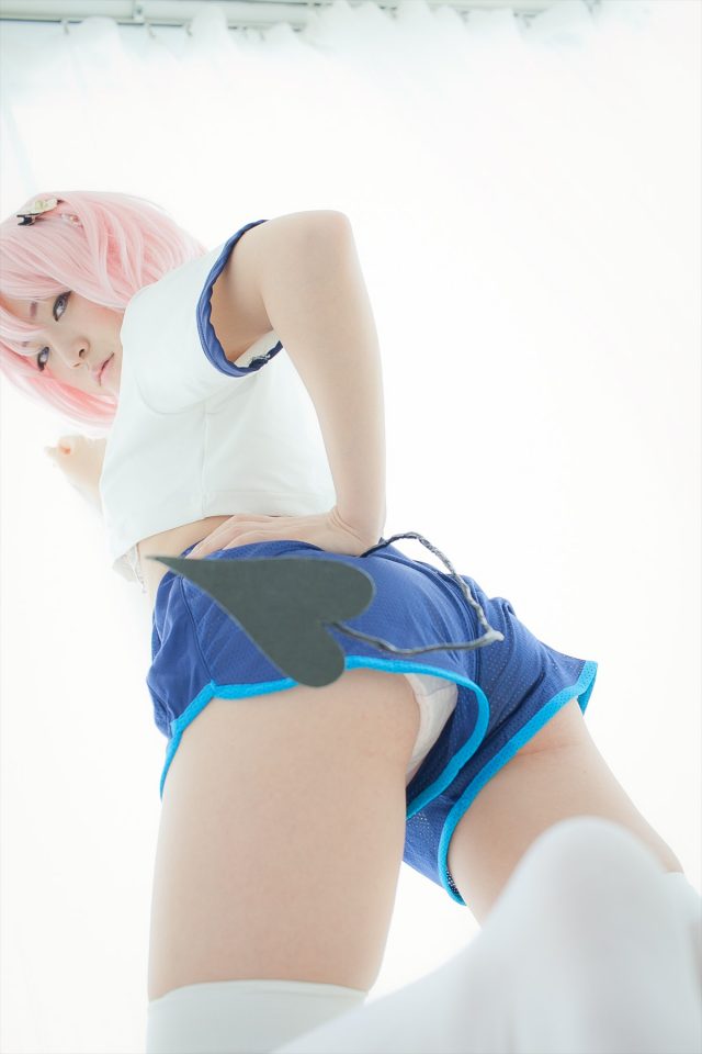 To LOVEる モモ・ベリア・デビルークの体操服コスプレでパンチラやパン線がエロい画像