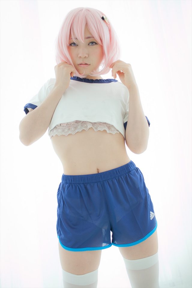 To LOVEる モモ・ベリア・デビルークの体操服コスプレでパンチラやパン線がエロい画像