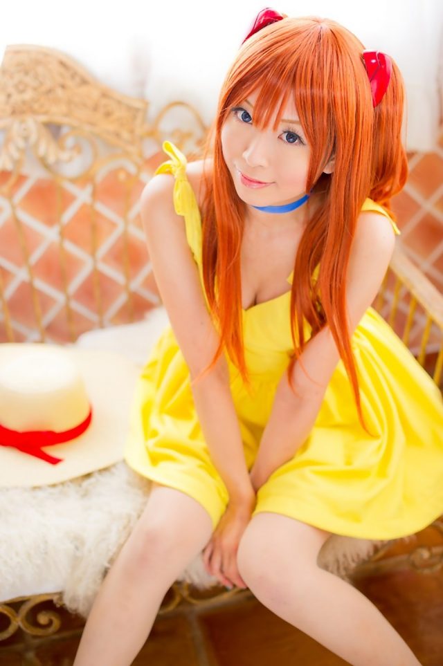 コスプレイヤー 真白ゆき 食い込んだパンツがエロい アスカ（新世紀エヴァンゲリオン）の私服コスプレ画像
