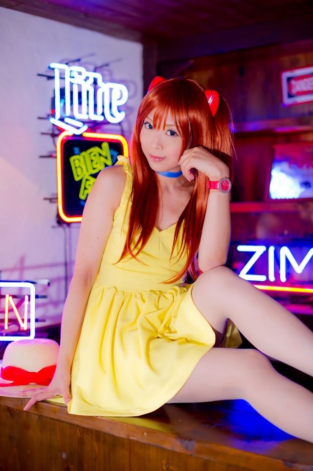 コスプレイヤー 真白ゆき 食い込んだパンツがエロい アスカ（新世紀エヴァンゲリオン）の私服コスプレ画像