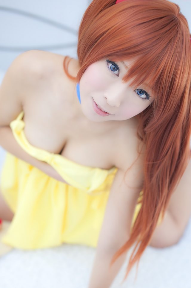 コスプレイヤー 真白ゆき 食い込んだパンツがエロい アスカ（新世紀エヴァンゲリオン）の私服コスプレ画像