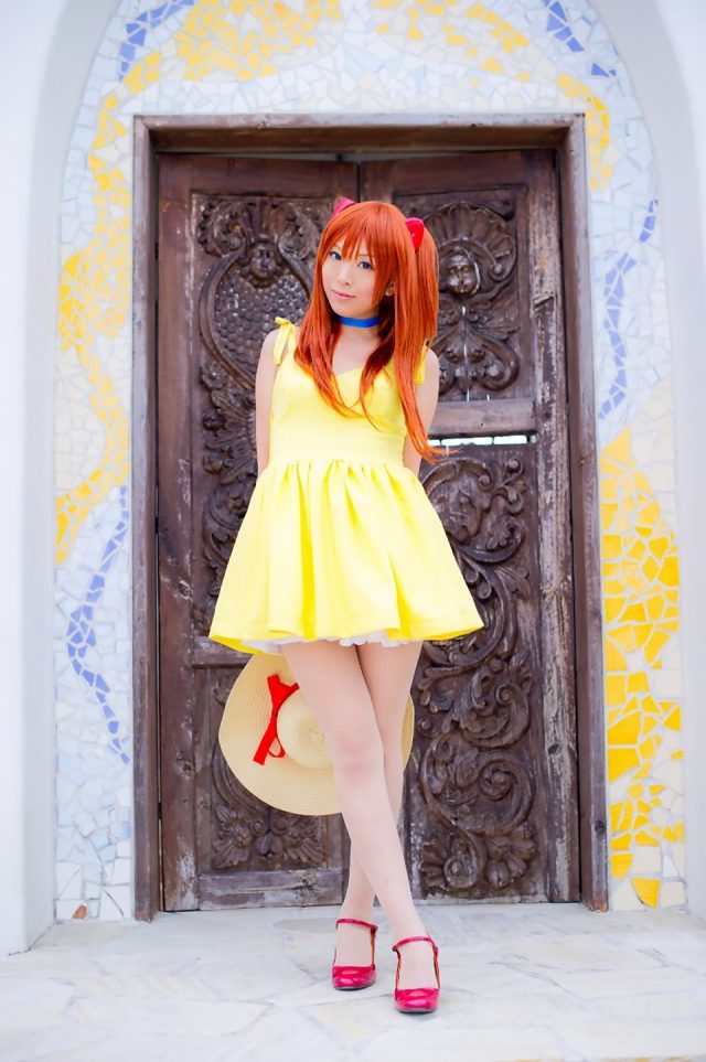 コスプレイヤー 真白ゆき 食い込んだパンツがエロい アスカ（新世紀エヴァンゲリオン）の私服コスプレ画像