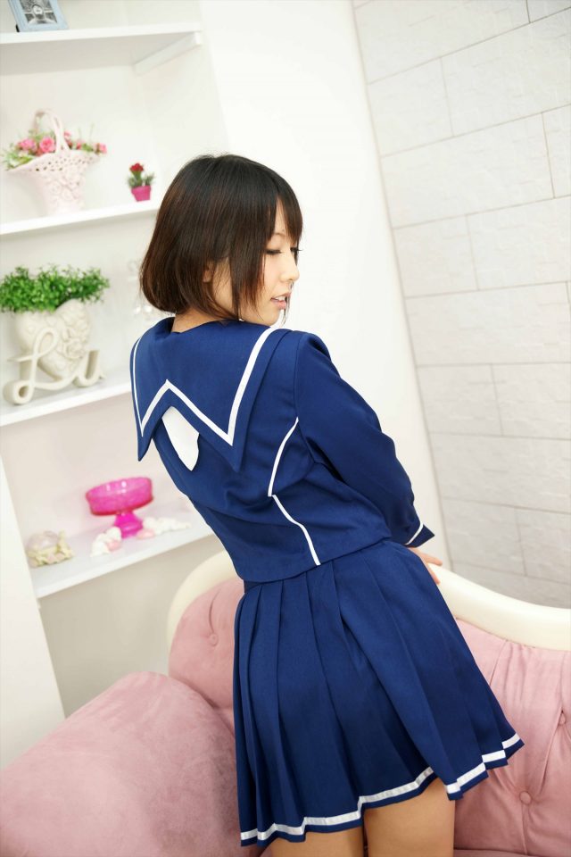 有村千佳 『ラブプラス』 冬服セーラー服でパンチラするエロ画像