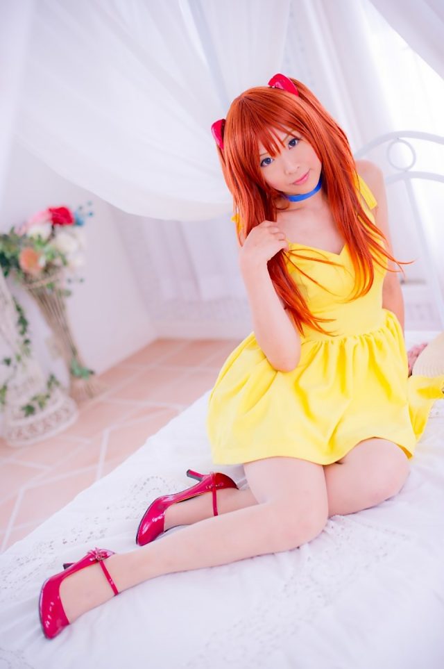 コスプレイヤー 真白ゆき 食い込んだパンツがエロい アスカ（新世紀エヴァンゲリオン）の私服コスプレ画像