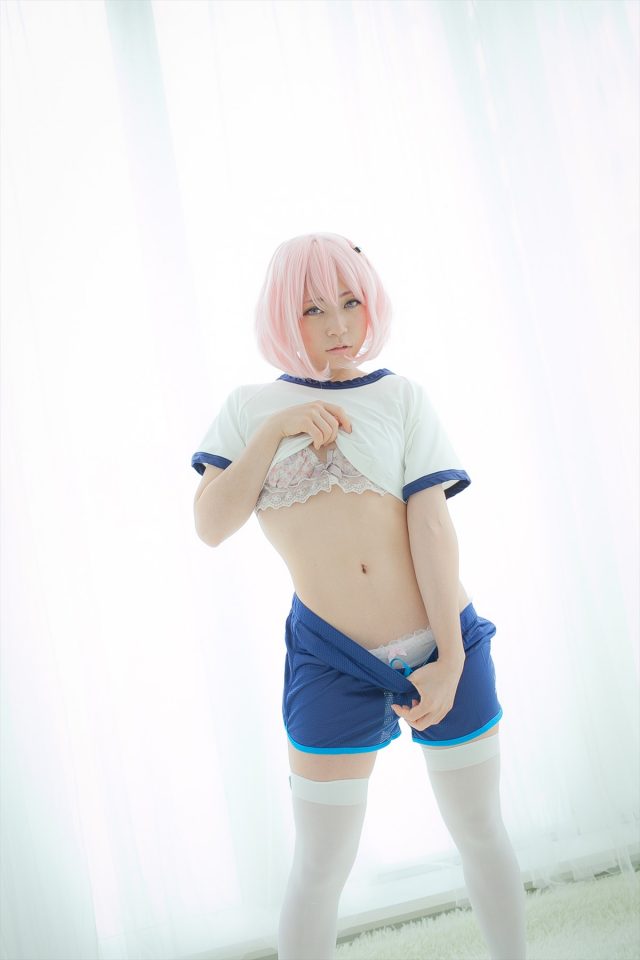 To LOVEる モモ・ベリア・デビルークの体操服コスプレでパンチラやパン線がエロい画像