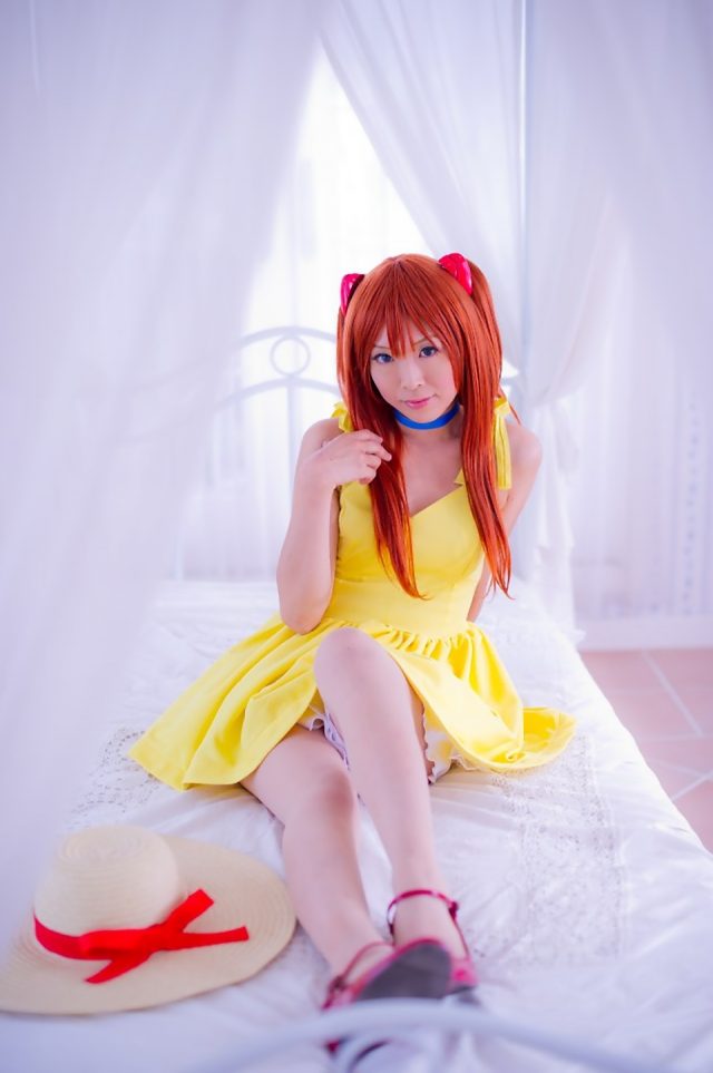コスプレイヤー 真白ゆき 食い込んだパンツがエロい アスカ（新世紀エヴァンゲリオン）の私服コスプレ画像