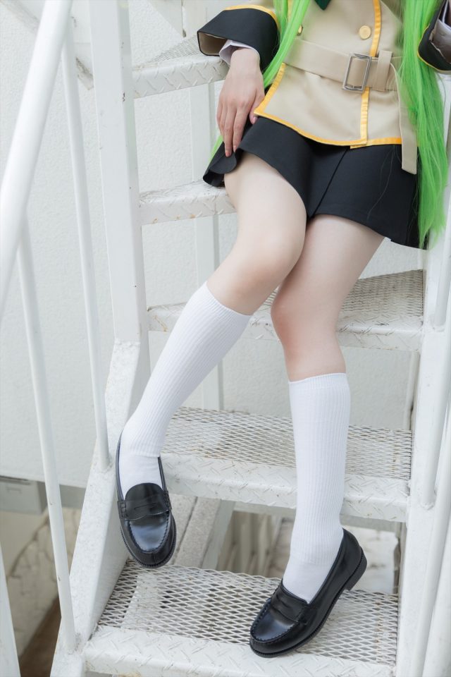 セクシー女優 葵 パンチラや下着姿がエロい 『コードギアス』 C.C.の制服コスプレ画像