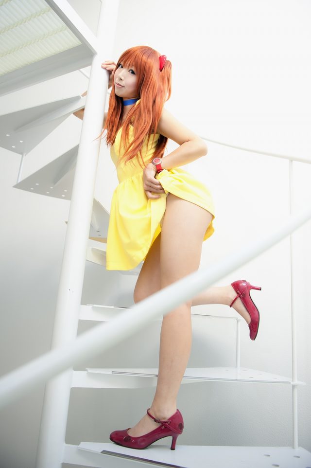 コスプレイヤー 真白ゆき 食い込んだパンツがエロい アスカ（新世紀エヴァンゲリオン）の私服コスプレ画像
