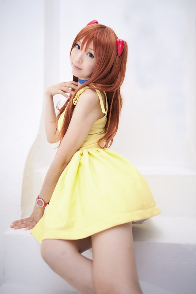 コスプレイヤー 真白ゆき 食い込んだパンツがエロい アスカ（新世紀エヴァンゲリオン）の私服コスプレ画像
