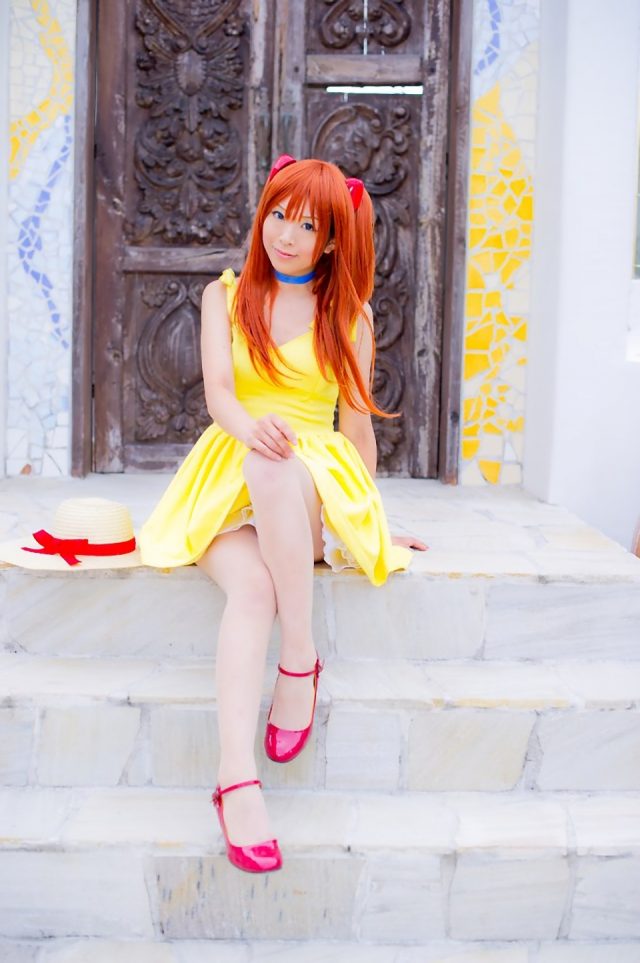 コスプレイヤー 真白ゆき 食い込んだパンツがエロい アスカ（新世紀エヴァンゲリオン）の私服コスプレ画像