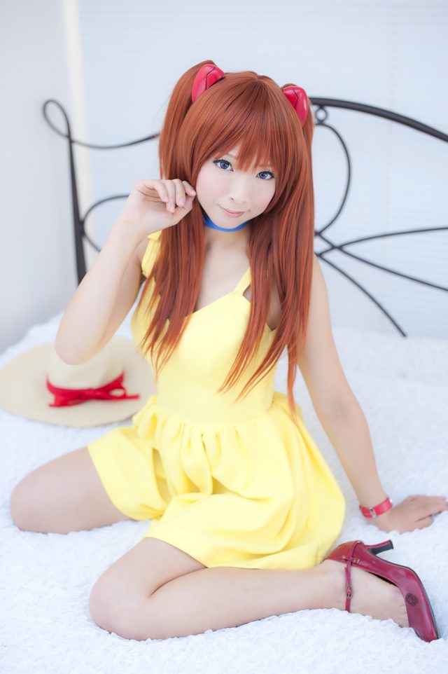 コスプレイヤー 真白ゆき 食い込んだパンツがエロい アスカ（新世紀エヴァンゲリオン）の私服コスプレ画像