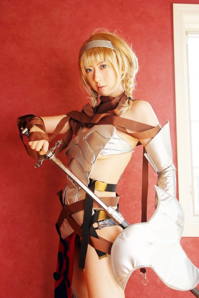 コスプレイヤー 桜井さち まんぐり返しで食い込んだ股間がエロい 『クイーンズブレイド』 レイナのコスプレ画像